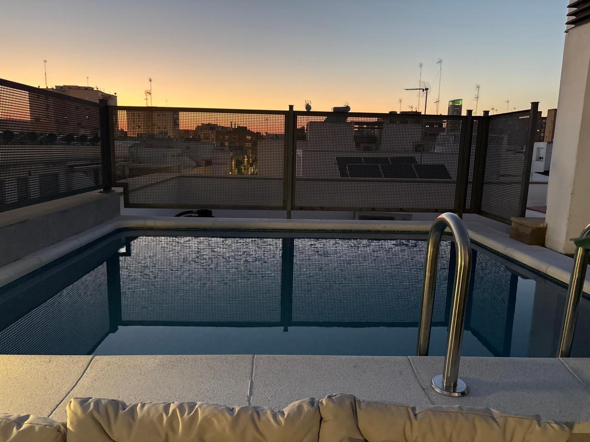 セビリアAtico Triana Con Piscina Privadaアパートメント エクステリア 写真